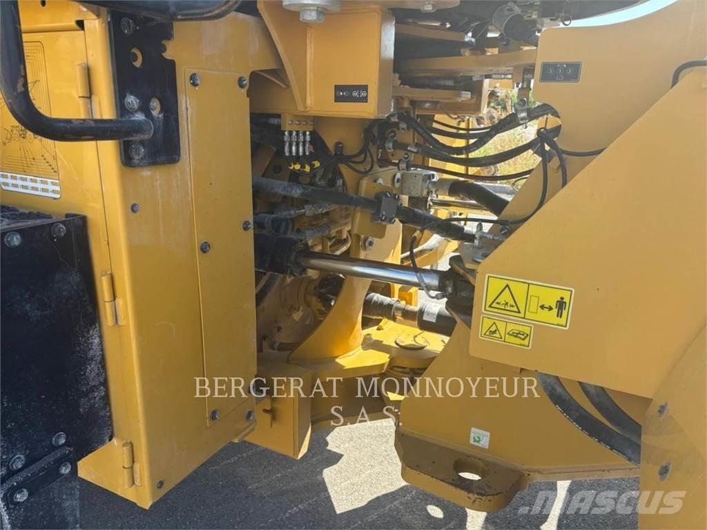 CAT 966 Колесни товарачи