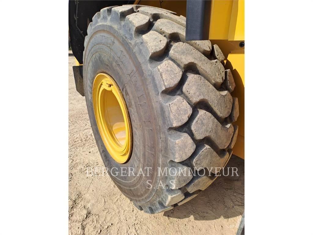 CAT 966 Колесни товарачи