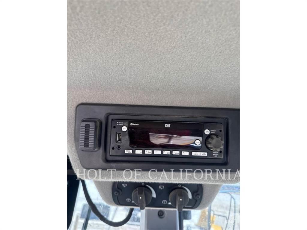 CAT 966 Колесни товарачи