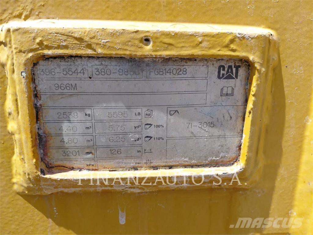 CAT 966 Колесни товарачи