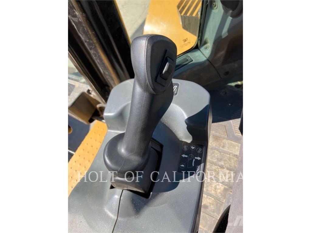 CAT 966 Колесни товарачи