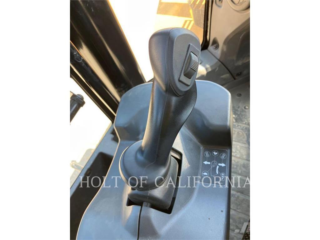 CAT 966 Колесни товарачи
