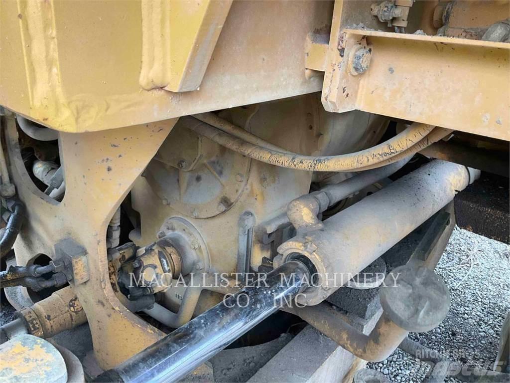 CAT 966G Колесни товарачи