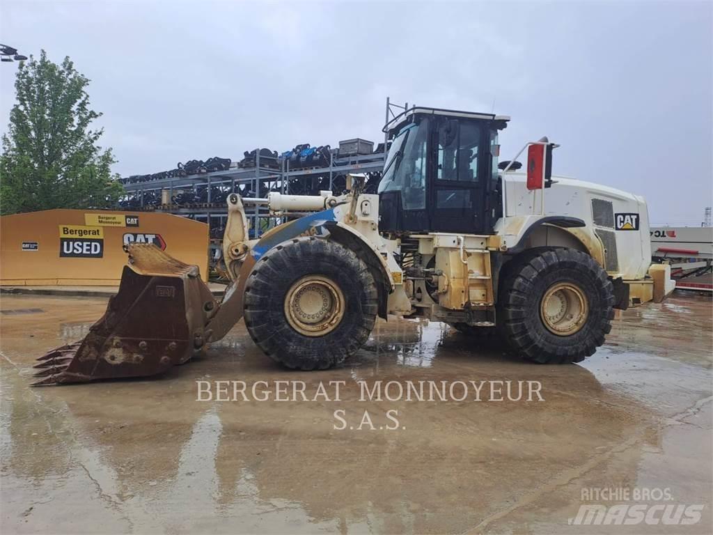CAT 966M Колесни товарачи