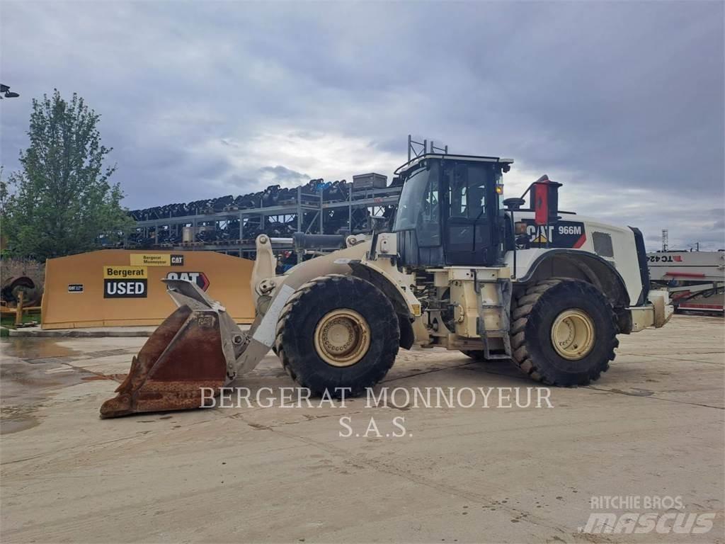 CAT 966M Колесни товарачи