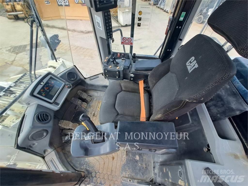 CAT 966M Колесни товарачи