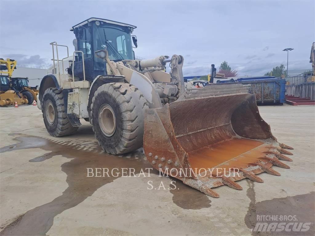 CAT 966M Колесни товарачи