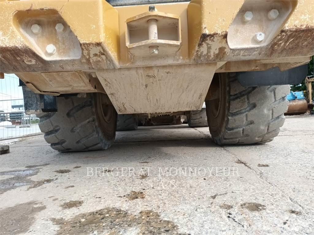 CAT 966M Колесни товарачи