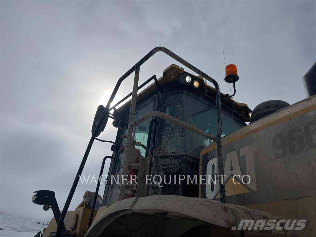 CAT 966M Колесни товарачи