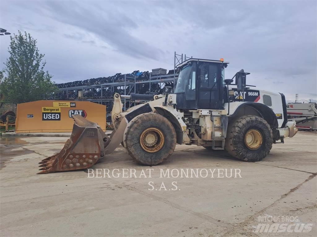 CAT 966M Колесни товарачи