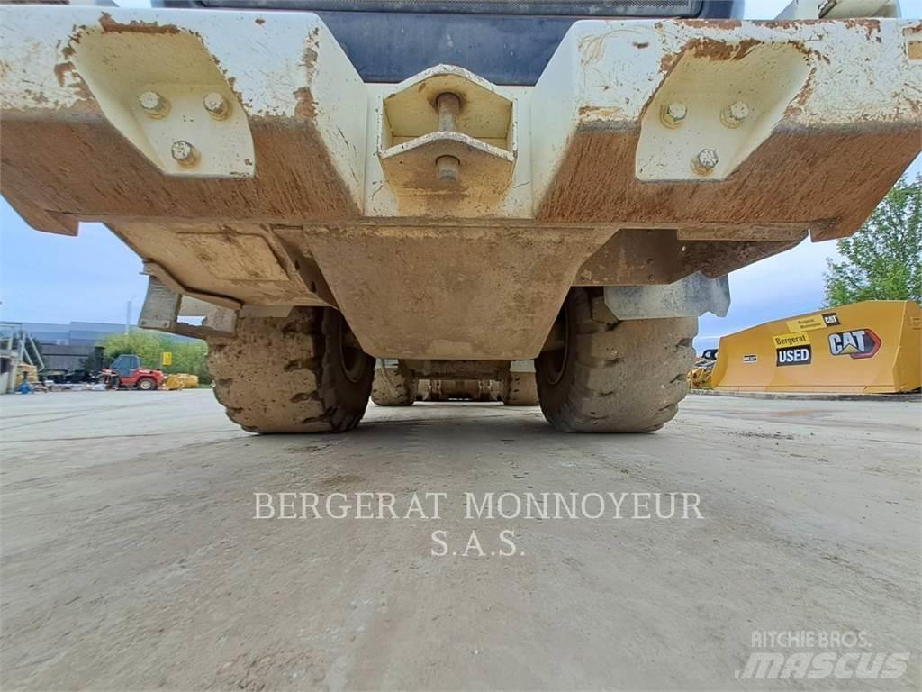 CAT 966M Колесни товарачи
