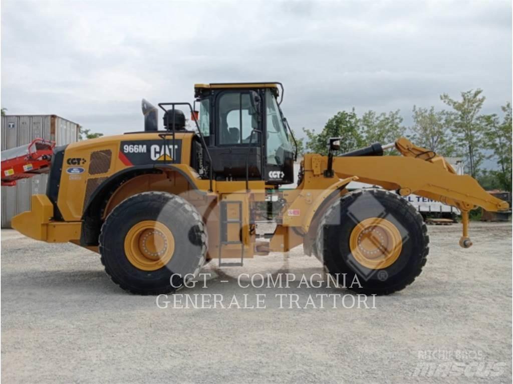 CAT 966M Колесни товарачи