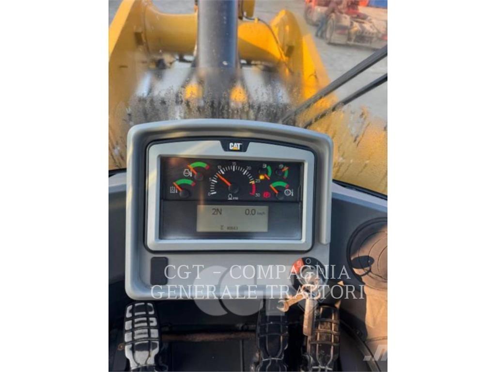 CAT 966M Колесни товарачи