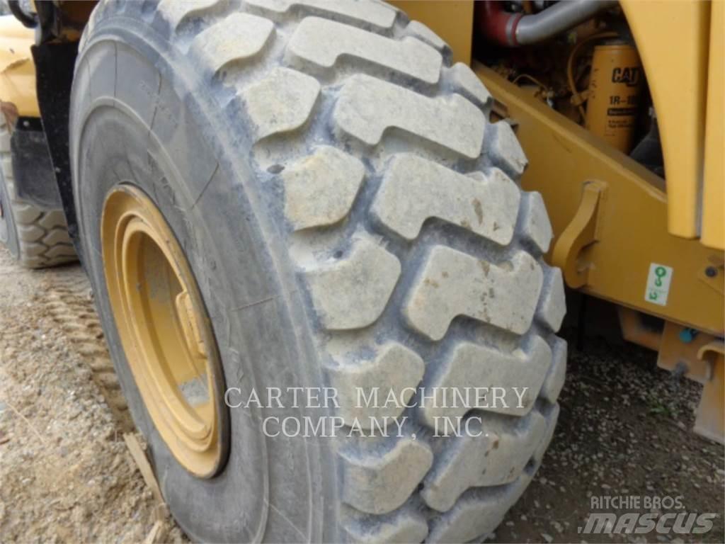 CAT 966M Колесни товарачи