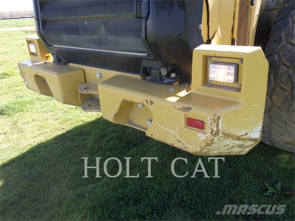 CAT 966M Колесни товарачи