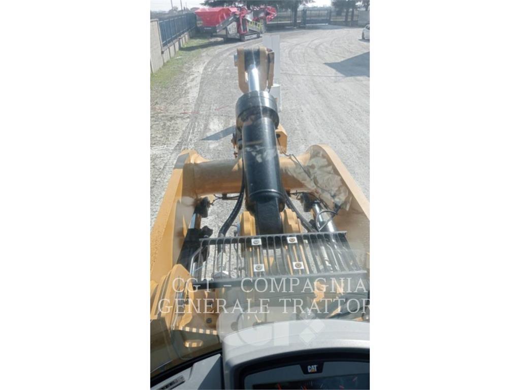 CAT 966M Колесни товарачи