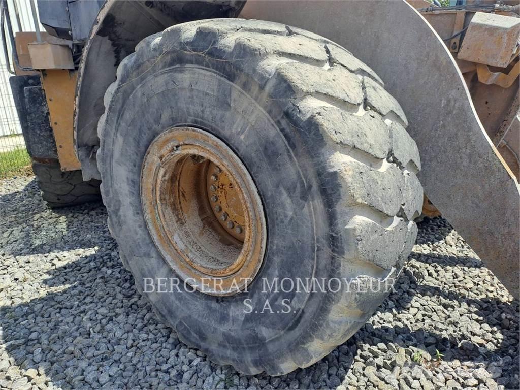 CAT 966M Колесни товарачи