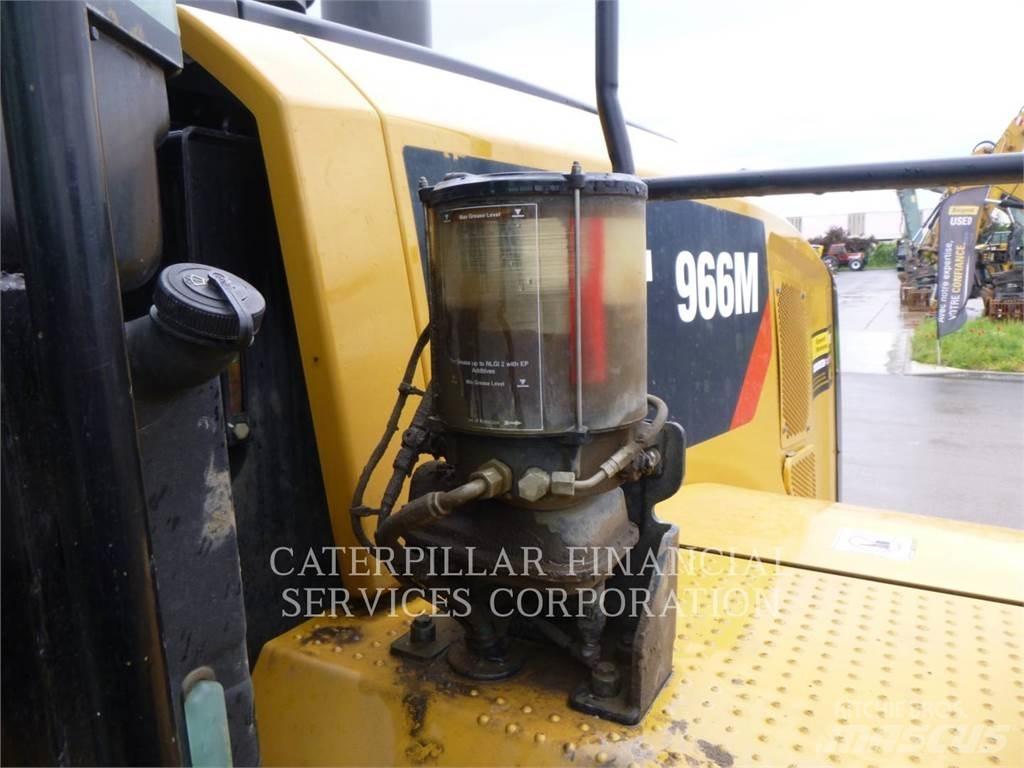 CAT 966M Колесни товарачи