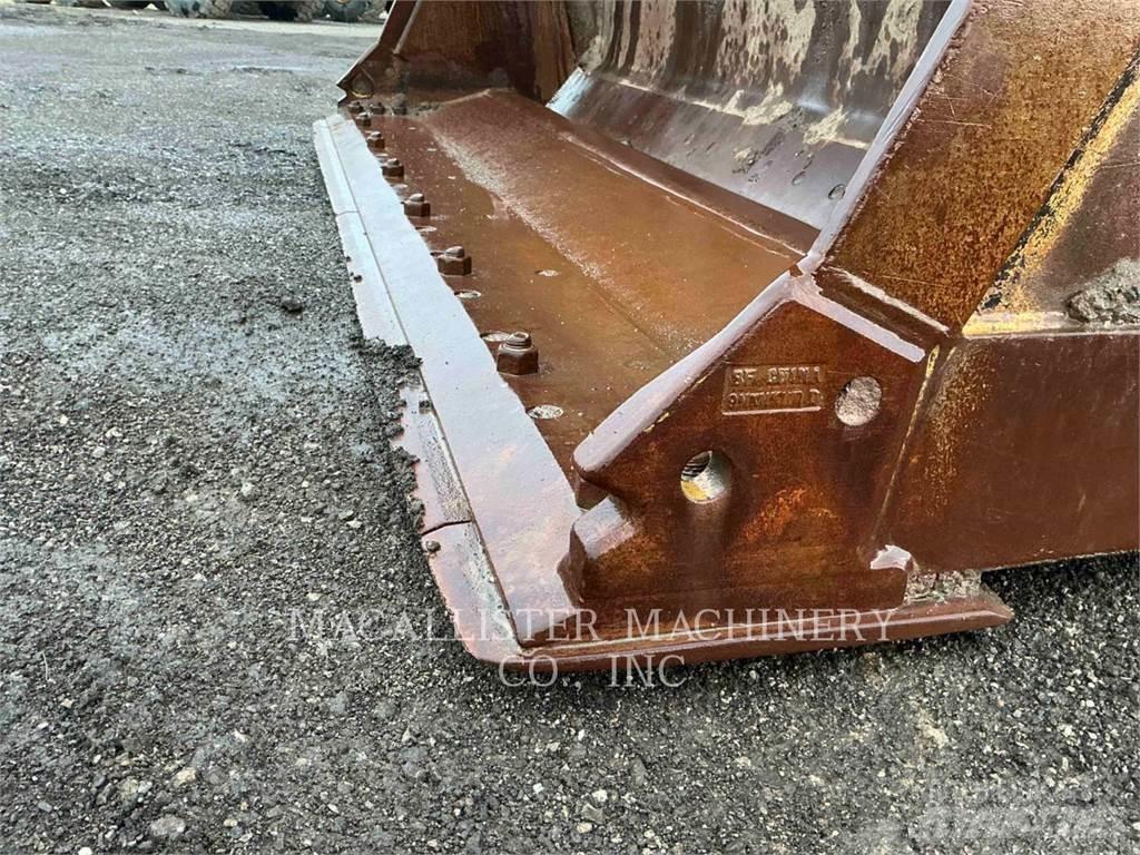 CAT 966M Колесни товарачи