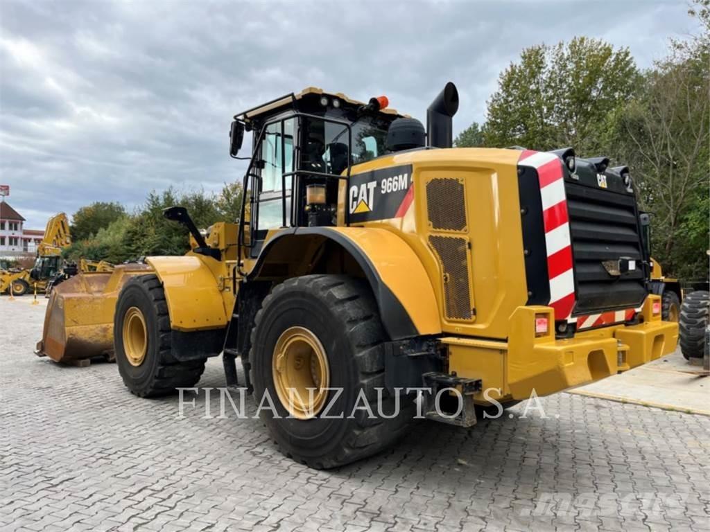 CAT 966M Колесни товарачи