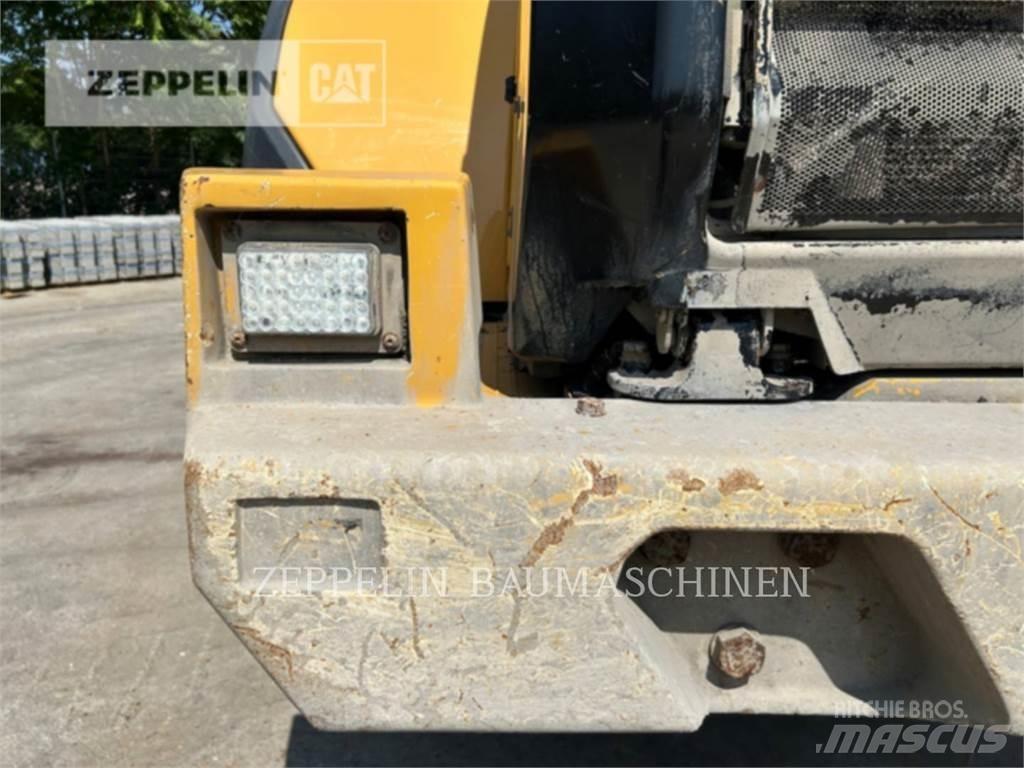 CAT 966M Колесни товарачи
