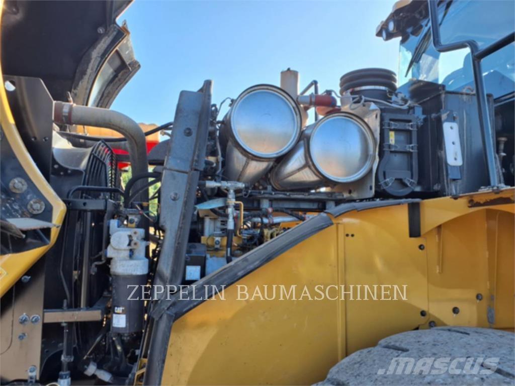 CAT 966M Колесни товарачи