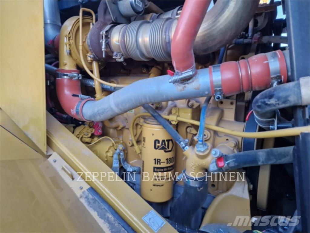 CAT 966M Колесни товарачи