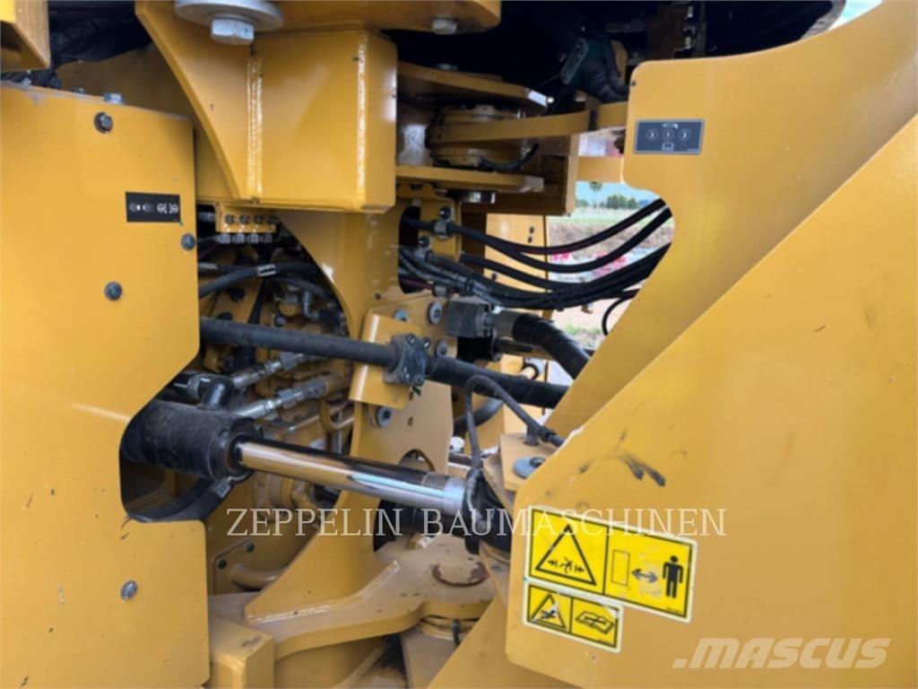 CAT 966M Колесни товарачи