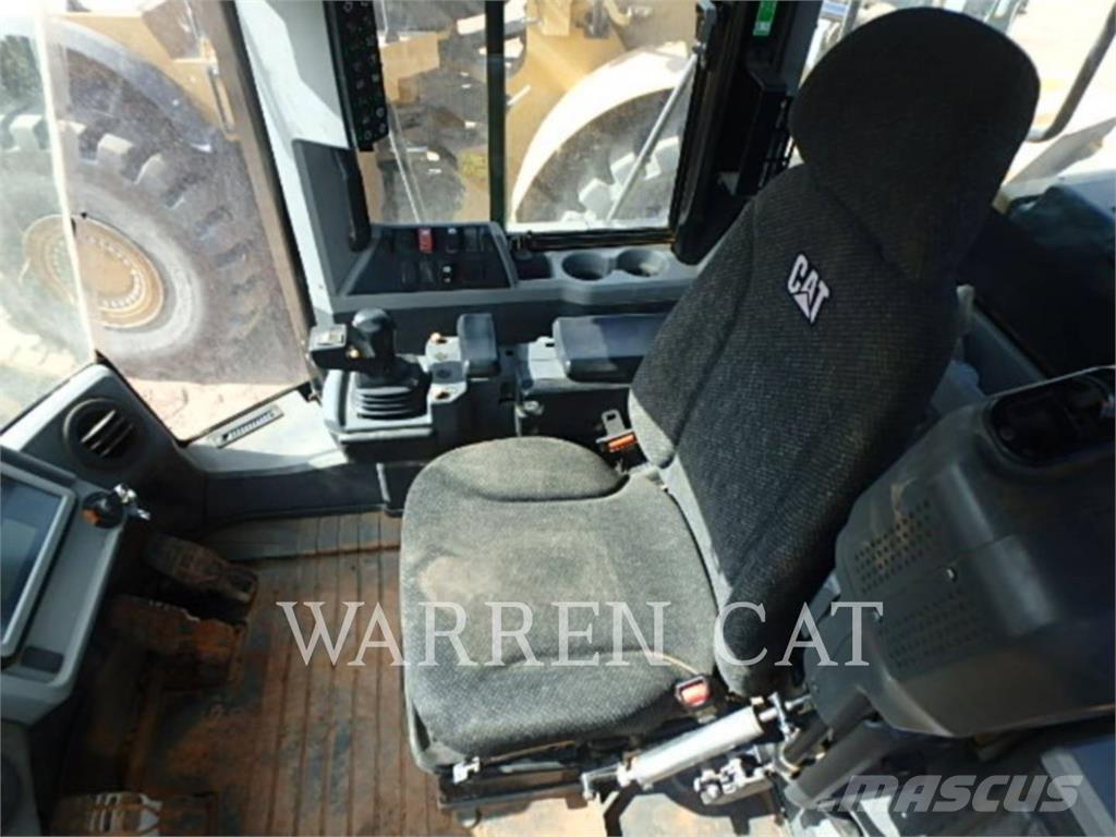 CAT 966M Колесни товарачи