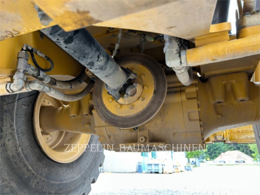 CAT 966M Колесни товарачи