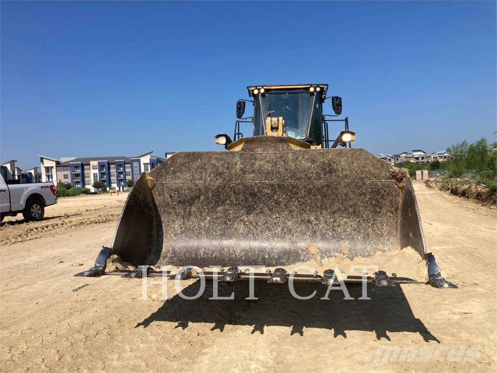 CAT 966M Колесни товарачи