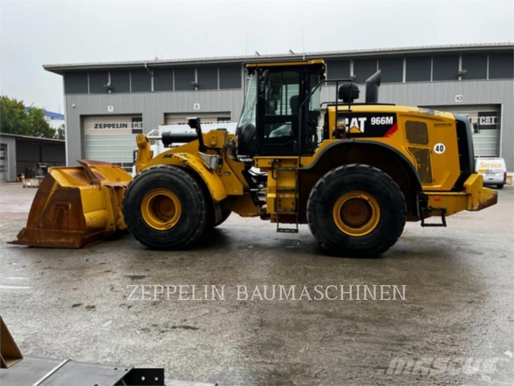 CAT 966M Колесни товарачи