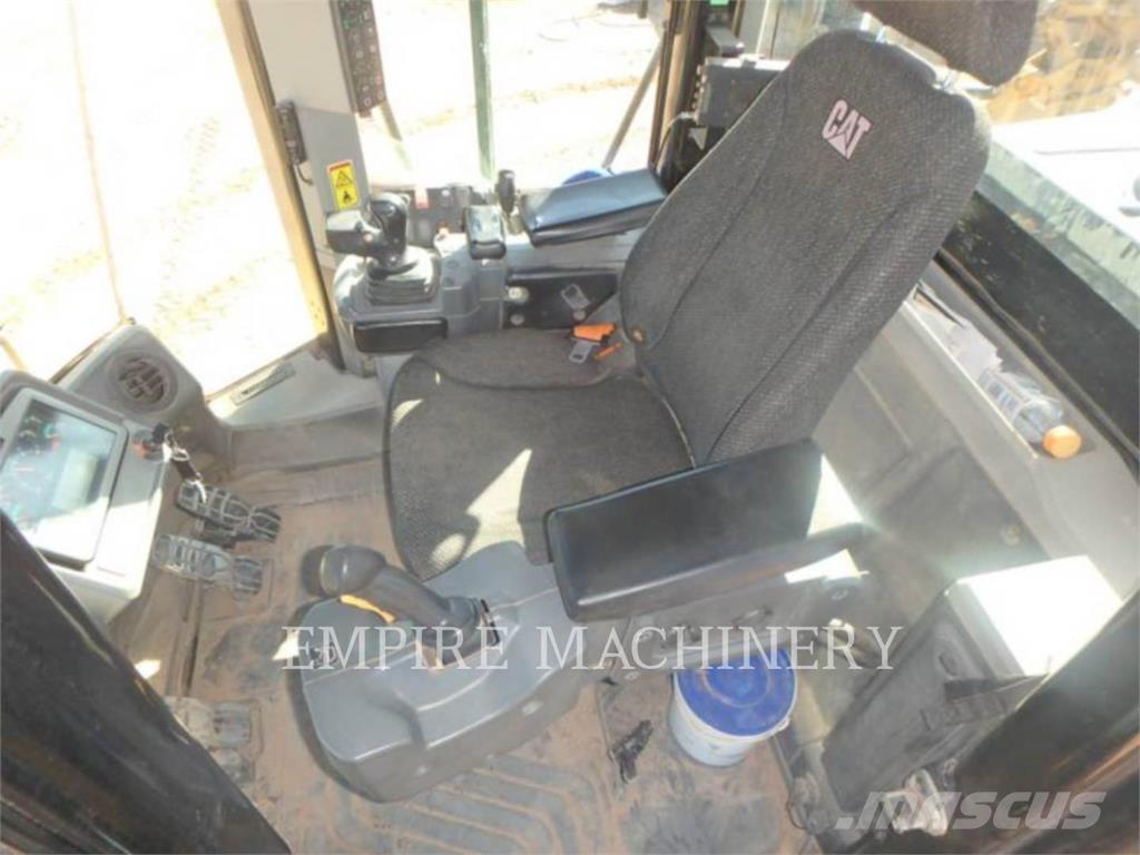 CAT 966M Колесни товарачи