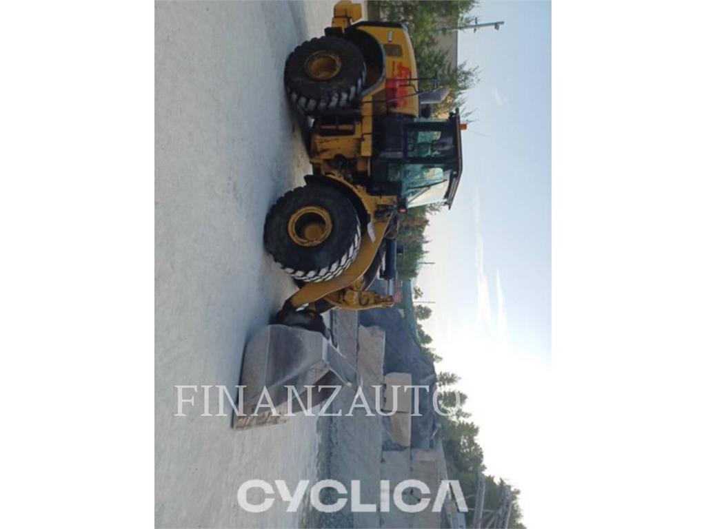 CAT 966M Колесни товарачи