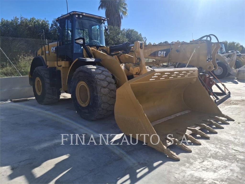 CAT 966M Колесни товарачи