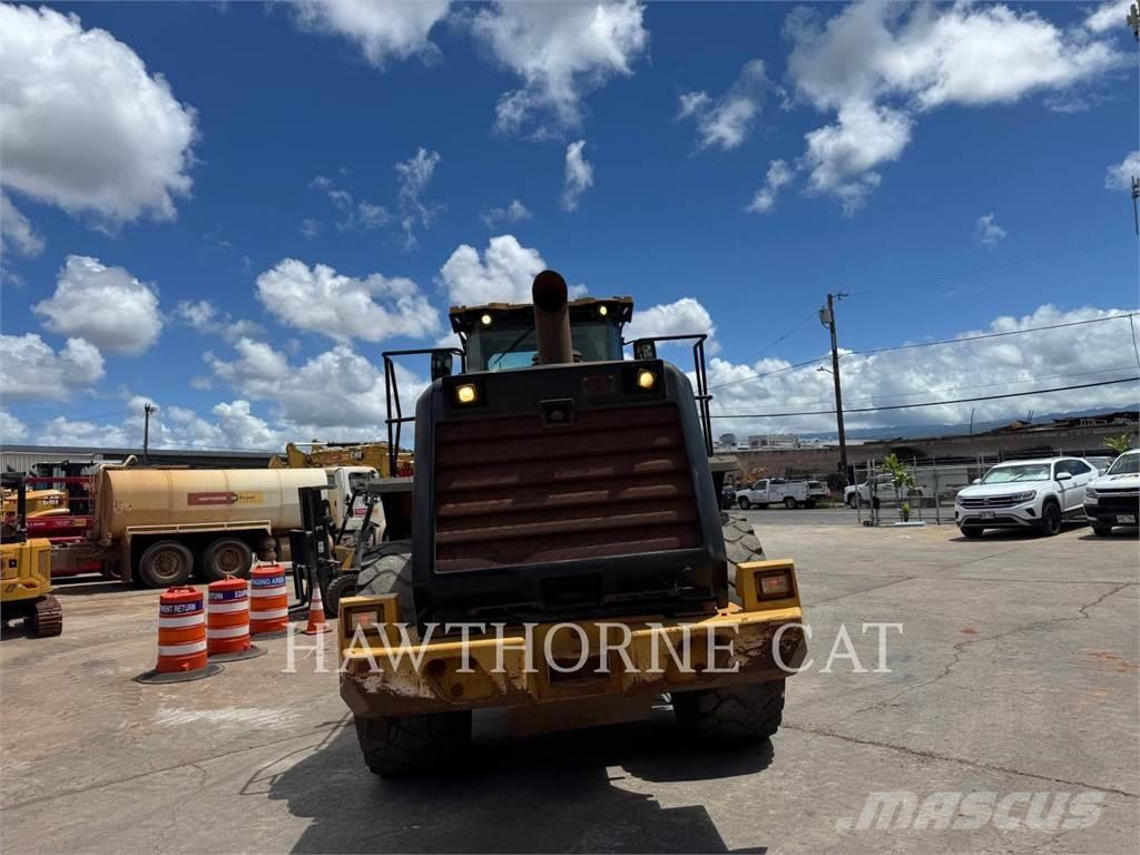 CAT 966M Колесни товарачи