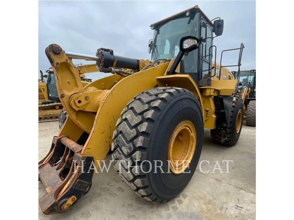 CAT 966M Колесни товарачи