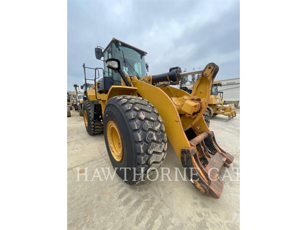CAT 966M Колесни товарачи