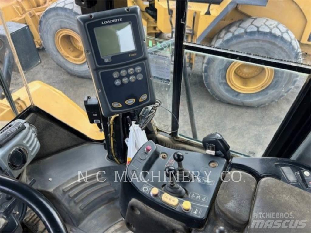 CAT 972H Колесни товарачи
