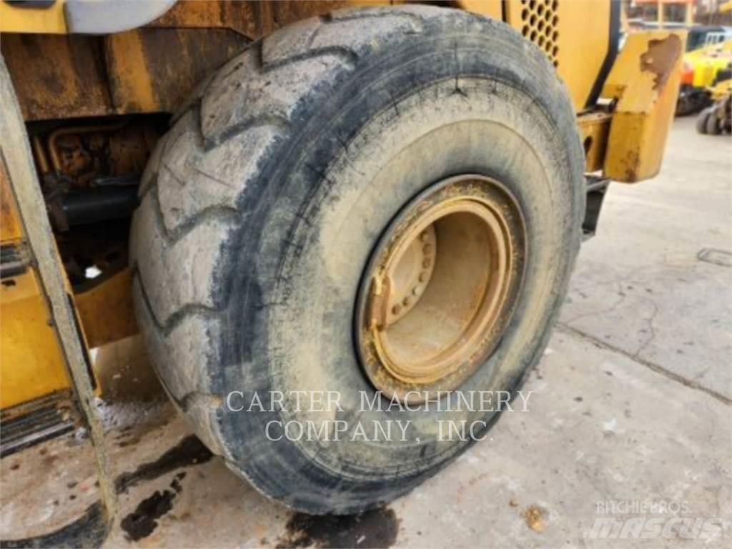 CAT 972K Колесни товарачи