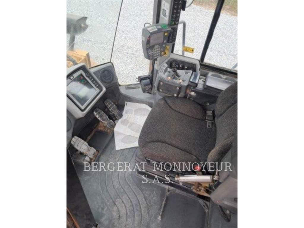CAT 972K Колесни товарачи