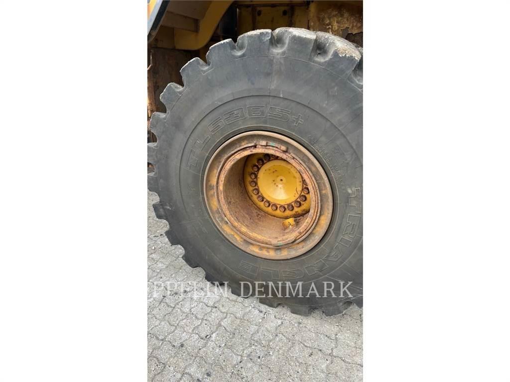 CAT 972K Колесни товарачи