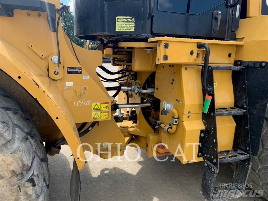 CAT 972M Колесни товарачи
