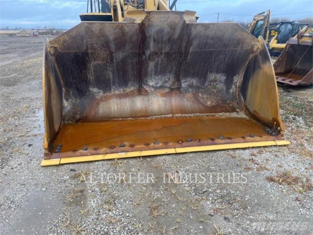 CAT 972M Колесни товарачи