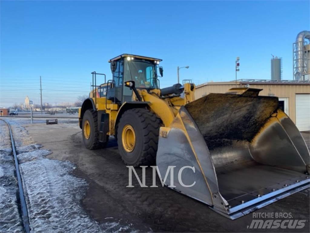 CAT 972M Колесни товарачи