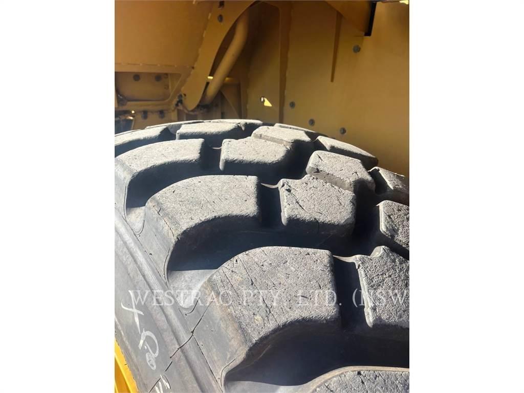 CAT 972M Колесни товарачи