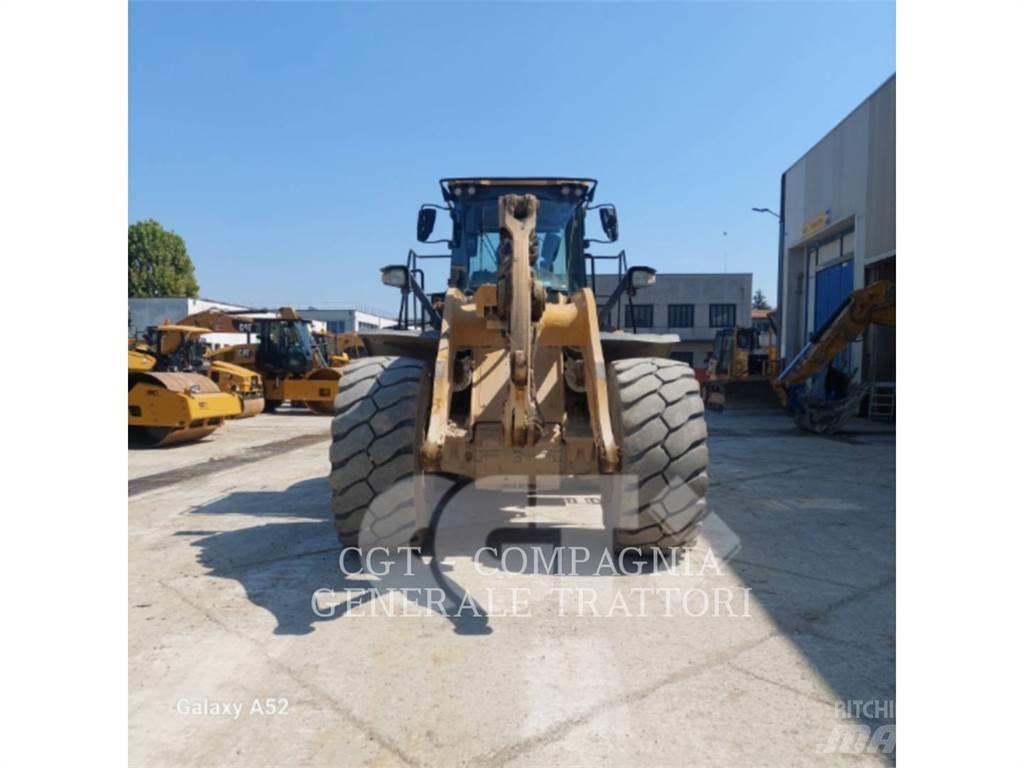 CAT 972M Колесни товарачи