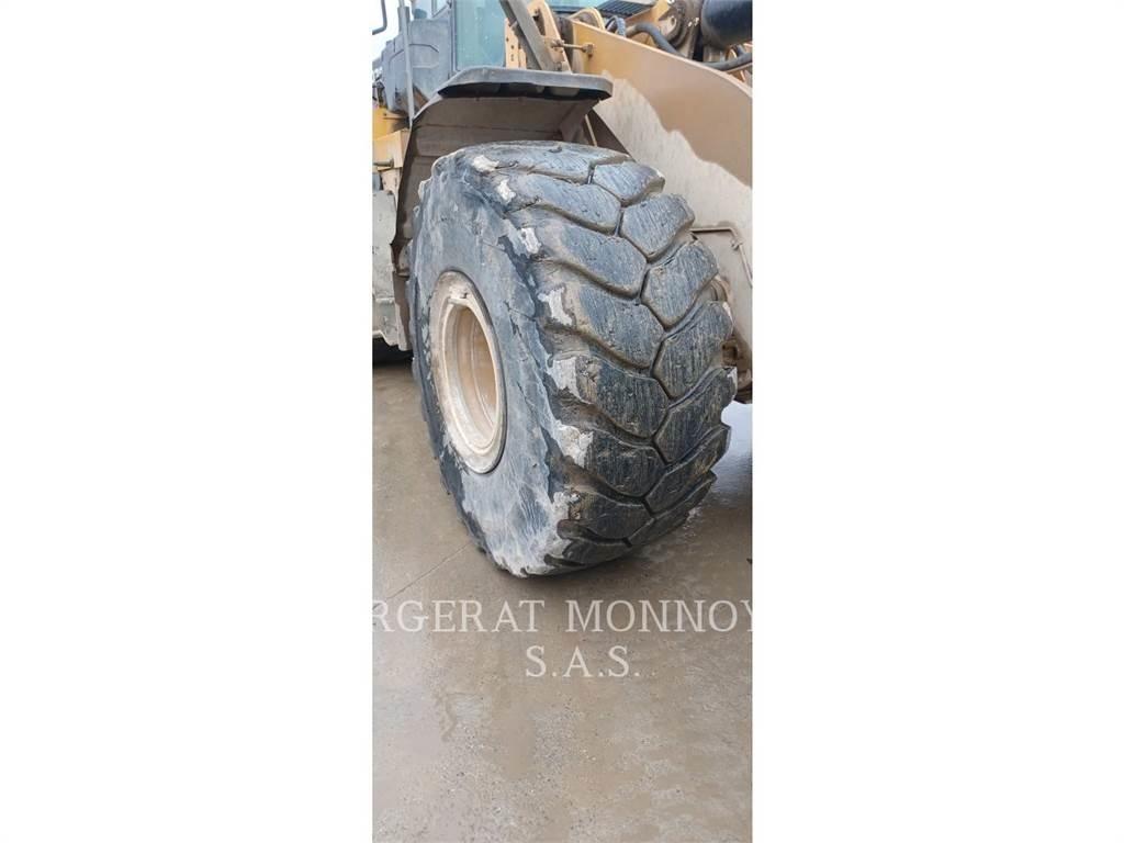CAT 972M Колесни товарачи