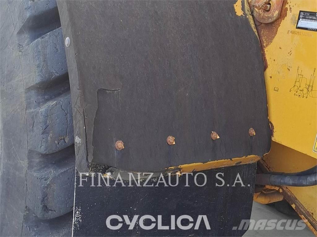 CAT 972M Колесни товарачи