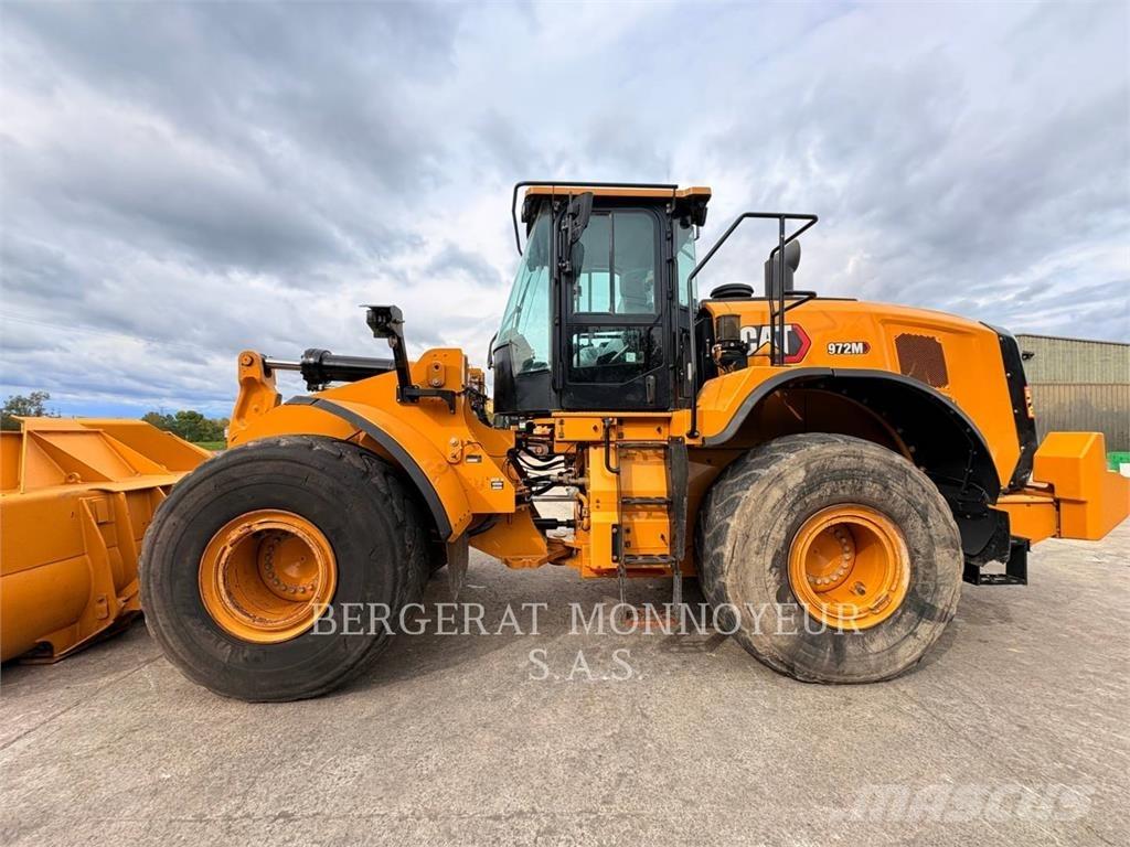 CAT 972M Колесни товарачи